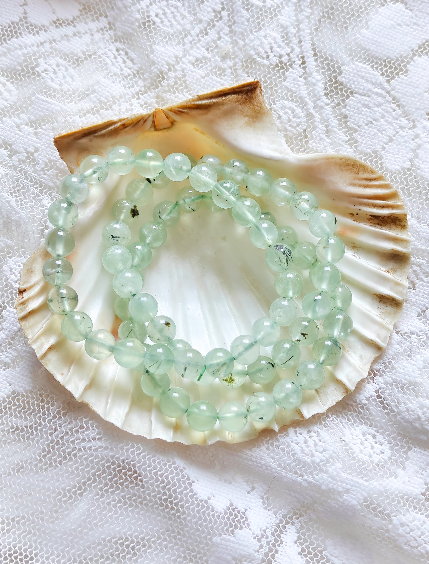 Prehniitti rannekoru