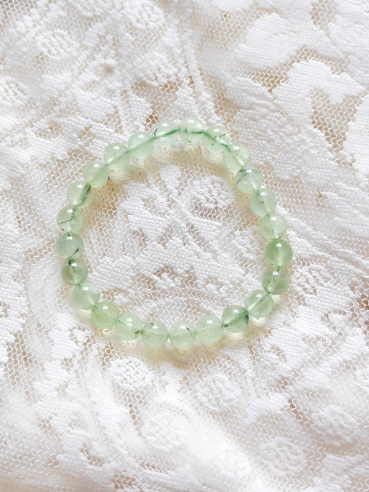 Prehniitti rannekoru