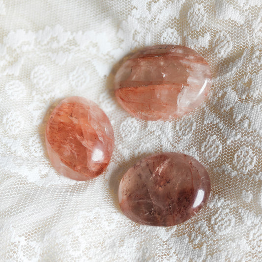 Tulikvartsi kämmenkivi